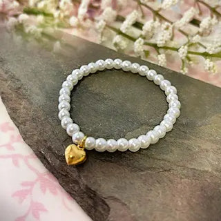Glass pearl bracelet with gold plated heart charm